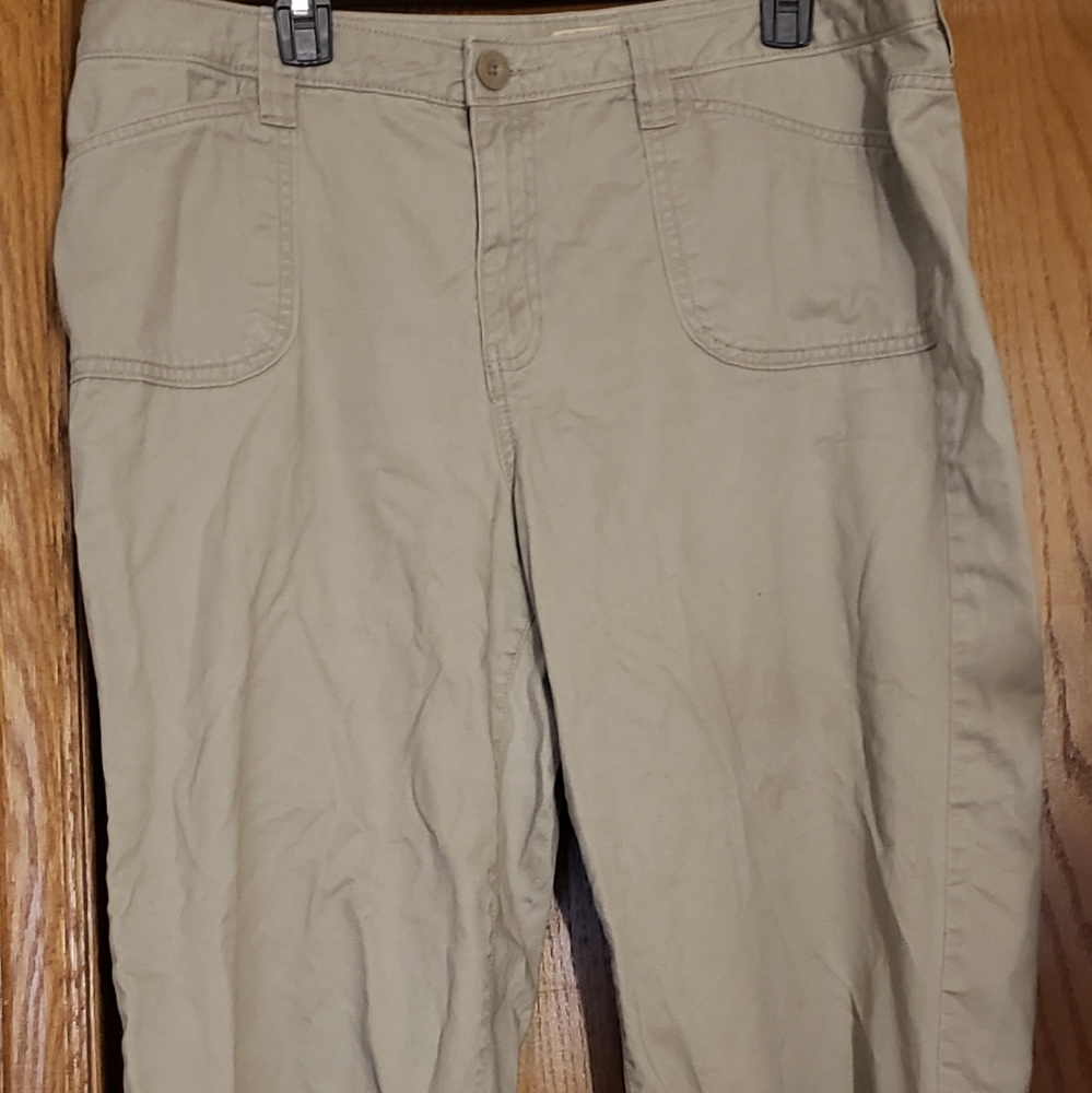 Khaki capri fades glory
